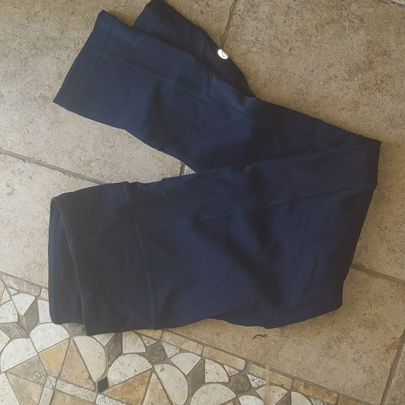 Lightly used Lululemon capris - Picture 1 of 3